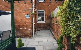 Charming 2-Bedroom Home In Leamington Spa